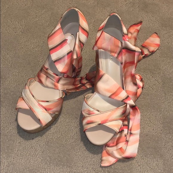 Le Chateau Wedge Heels - Picture 1 of 3